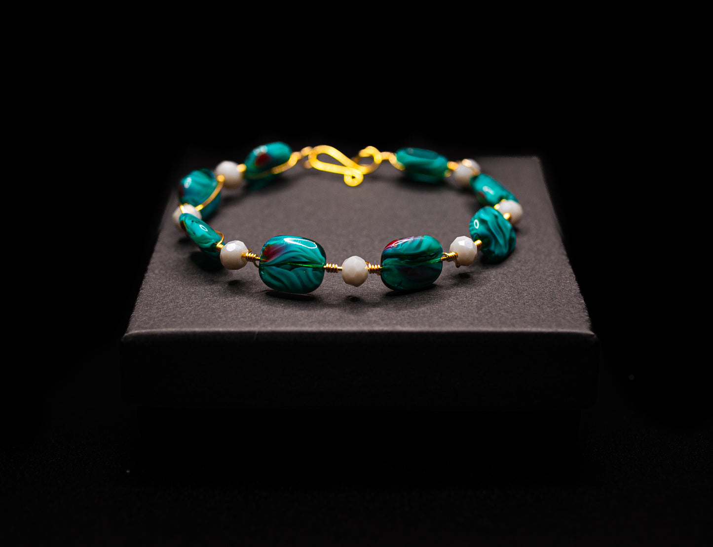 Speak Your Truth – Turquoise Glass Bead Bracelet